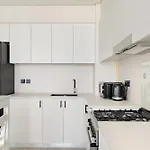 Elegant One-Bedroom In Dubai Hills For 4 Persons