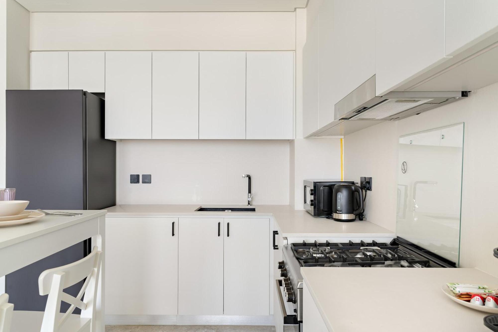 Apartment Elegant One-bedroom In Hills For 4 Persons *
